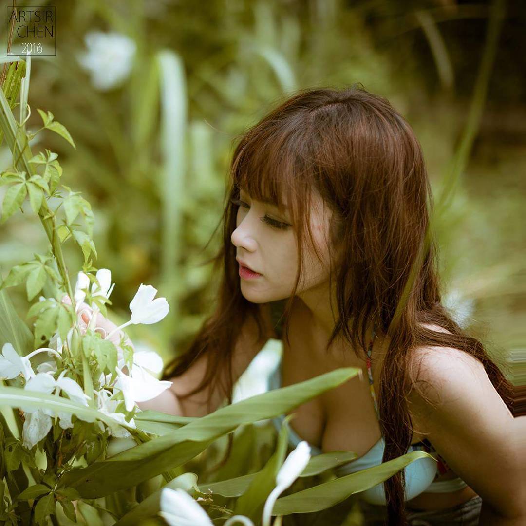 陈歕 充满忧伤感的妹子私房照诱惑写真图