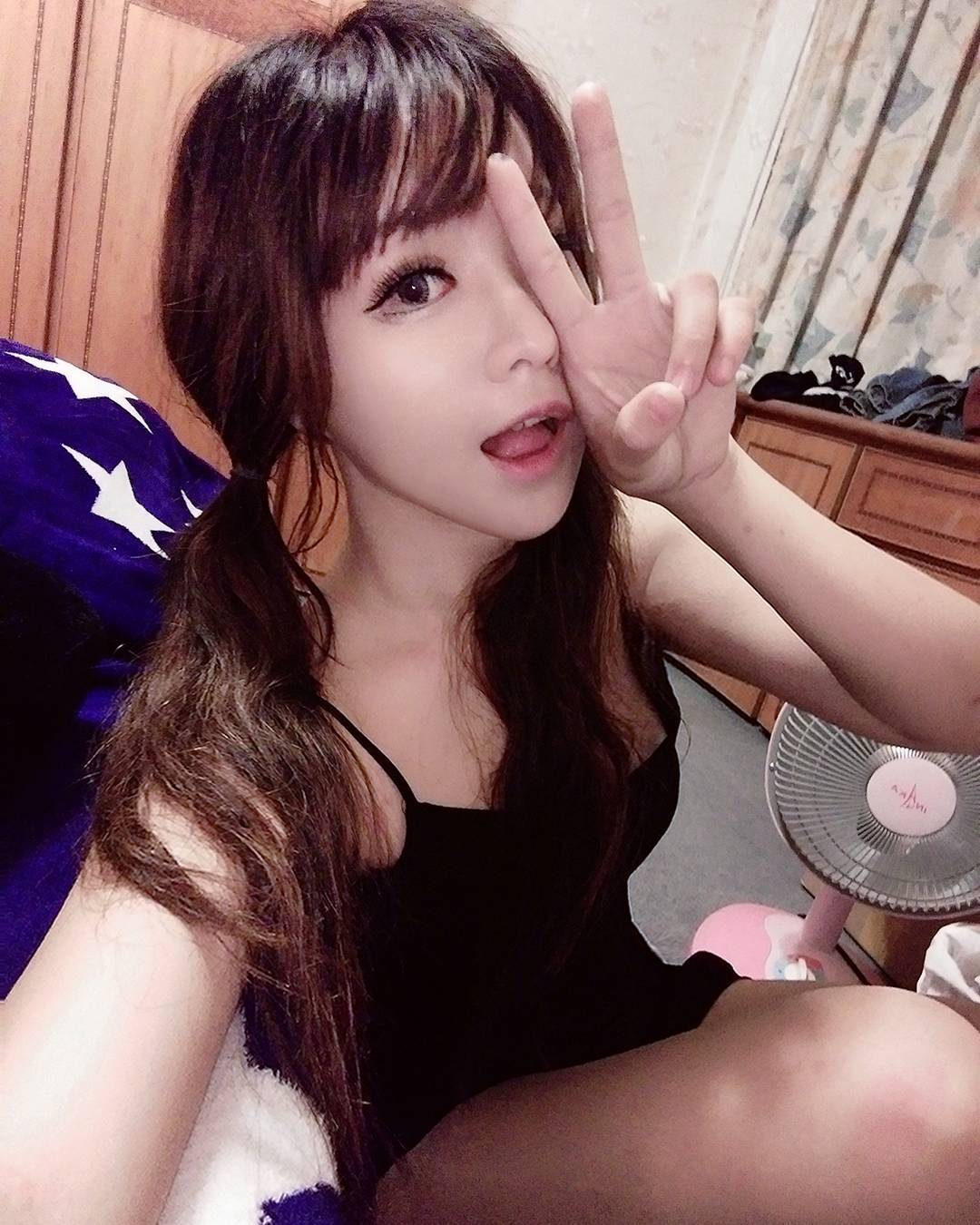 陈歕 充满忧伤感的妹子私房照诱惑写真图
