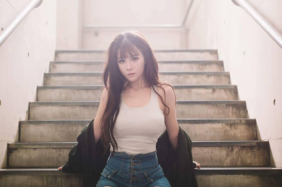 陈歕 充满忧伤感的妹子私房照诱惑写真图