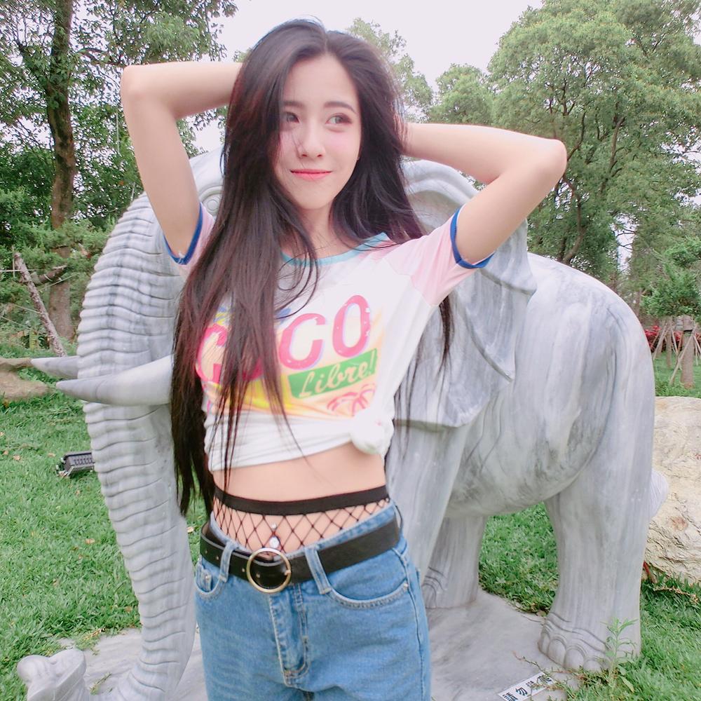 萌感美少女来袭!清新甜美的牙套妹陈可颉