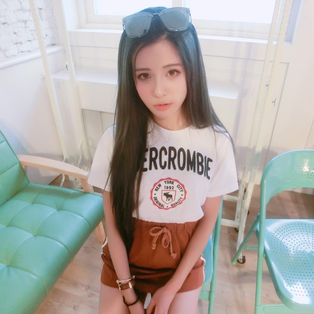 萌感美少女来袭!清新甜美的牙套妹陈可颉