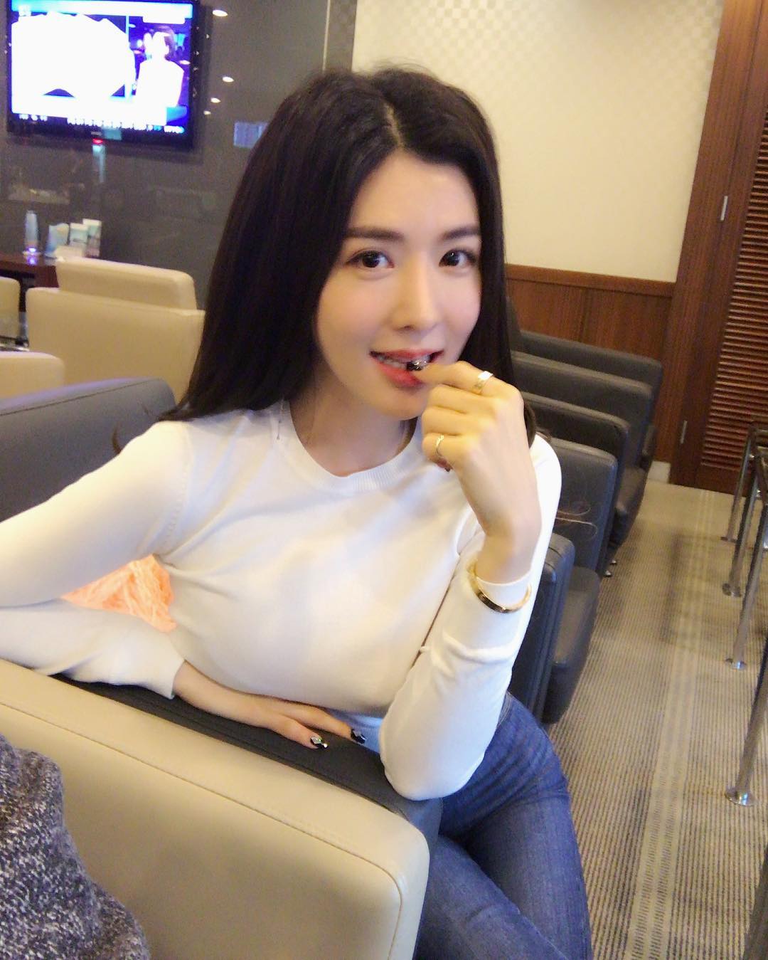 Manyo Yoojin- 韩国极品气质博主美腿私房照