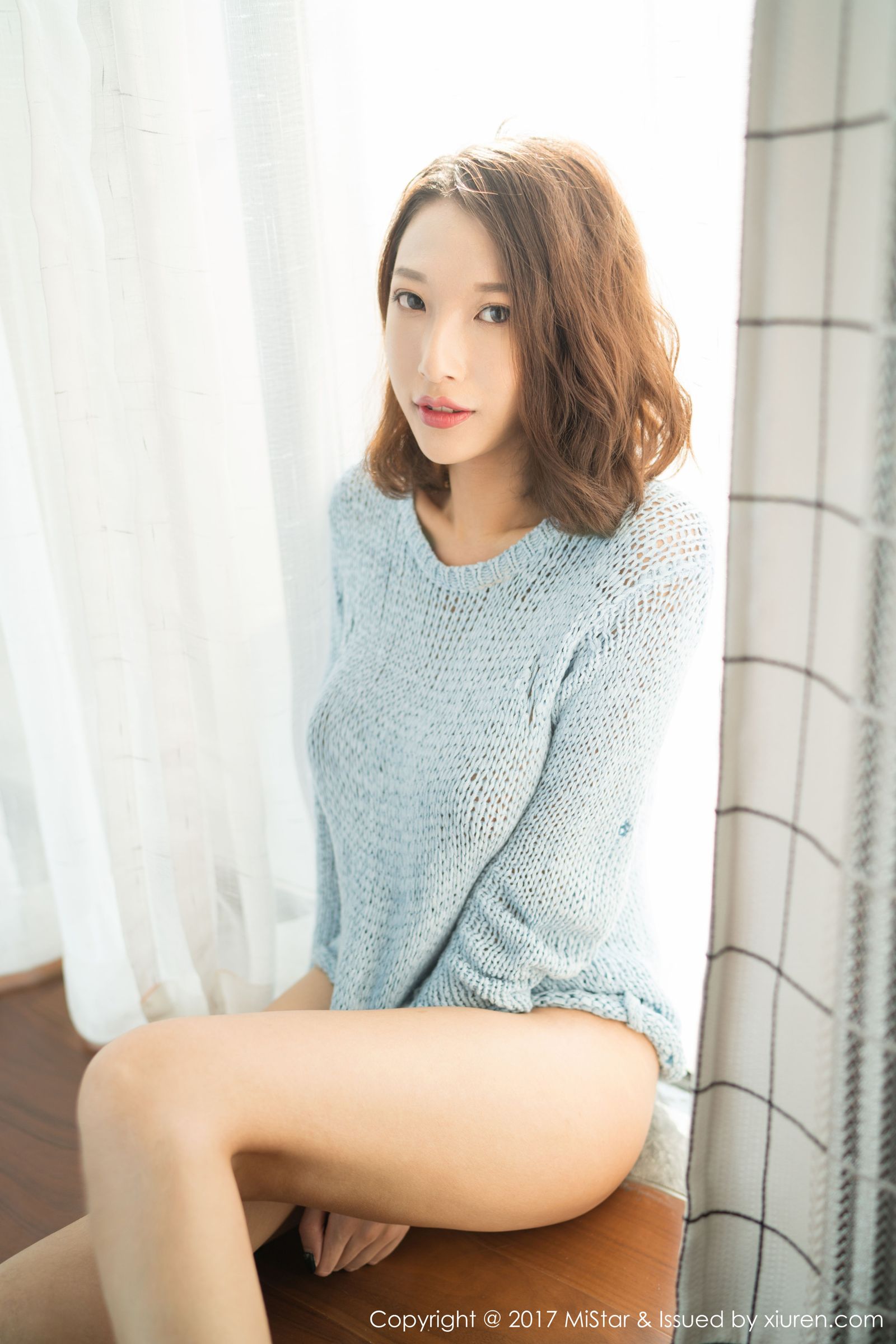 瓜子脸美女栗子Riz 蓝网毛衣吊带睡裙