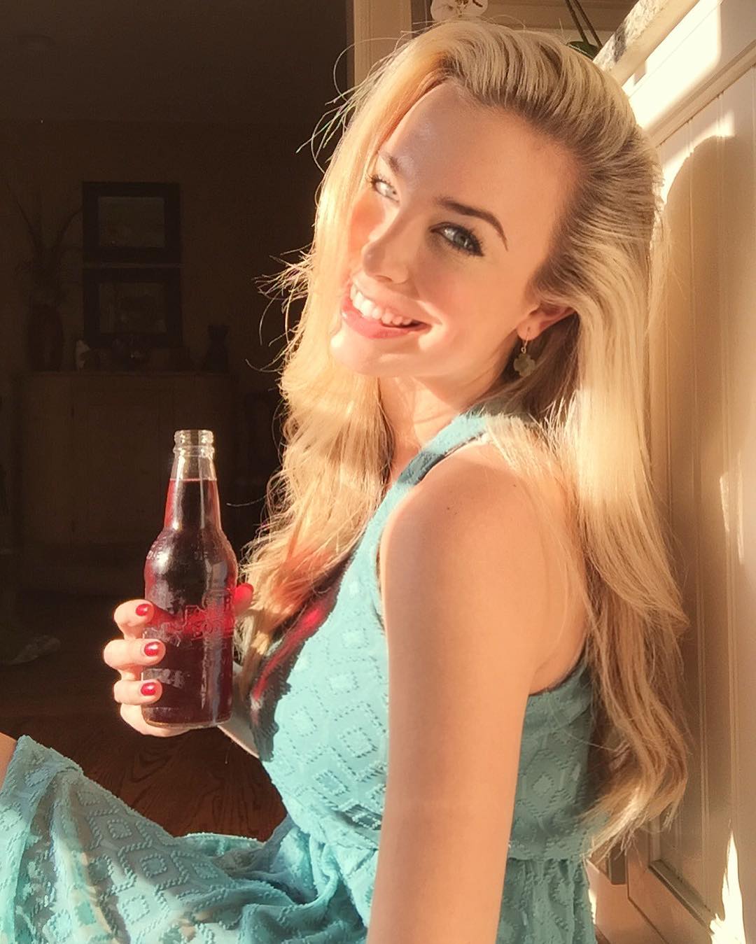Sophia Phalen- 前胸澎湃的性感私房照