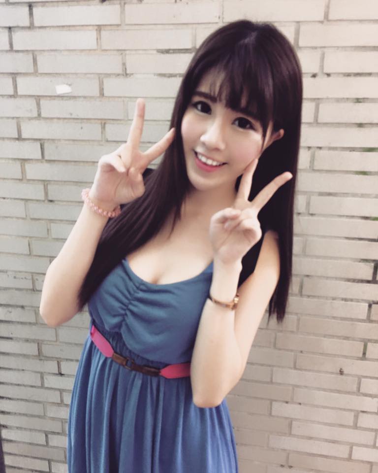 芭乐公主薇薇儿- 最吸睛的RO长腿女僕喵主持人