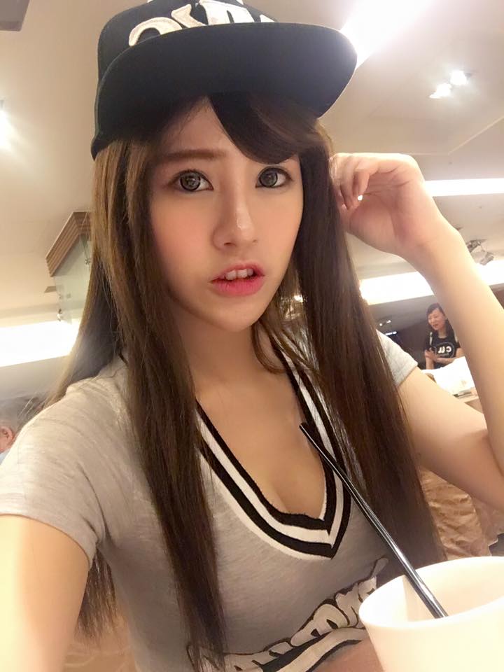 芭乐公主薇薇儿- 最吸睛的RO长腿女僕喵主持人
