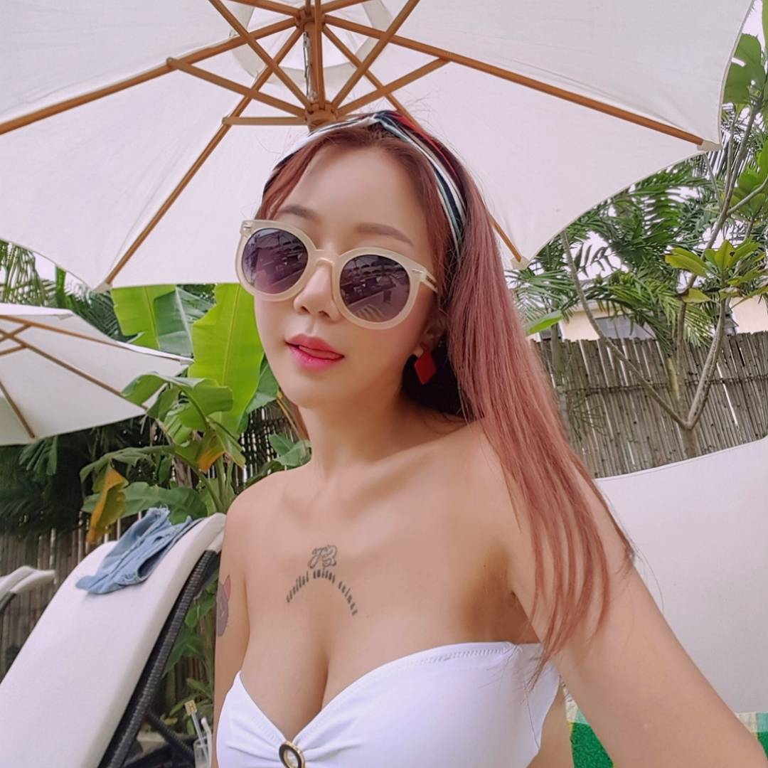 이승희- 小阿姨八字奶实在诱人