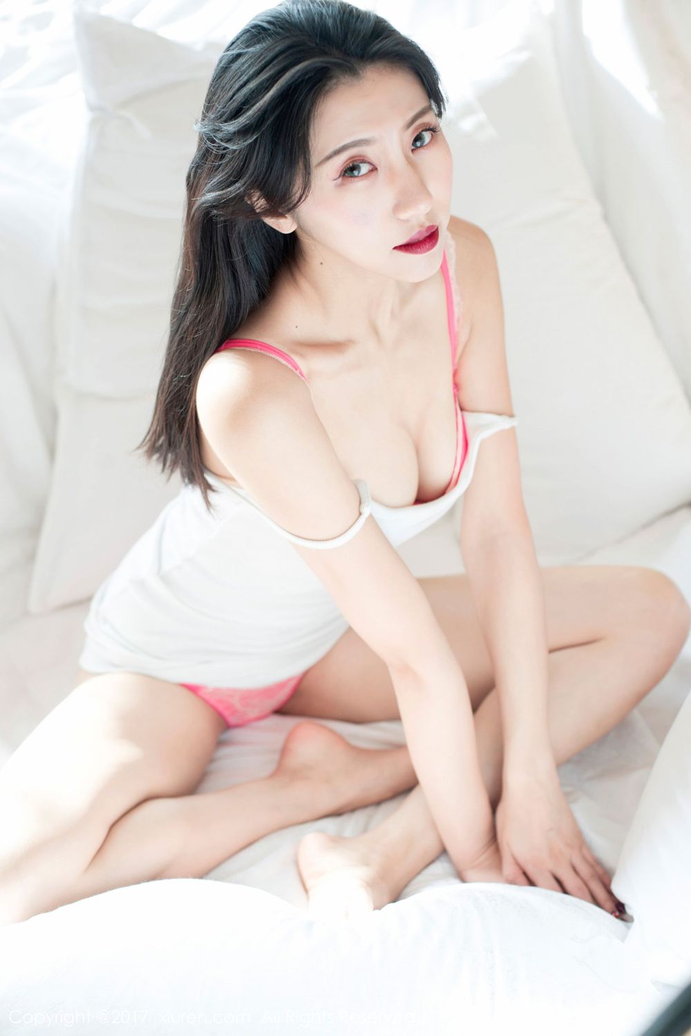 黑丝长腿美女大熙 警服人妻私房诱惑
