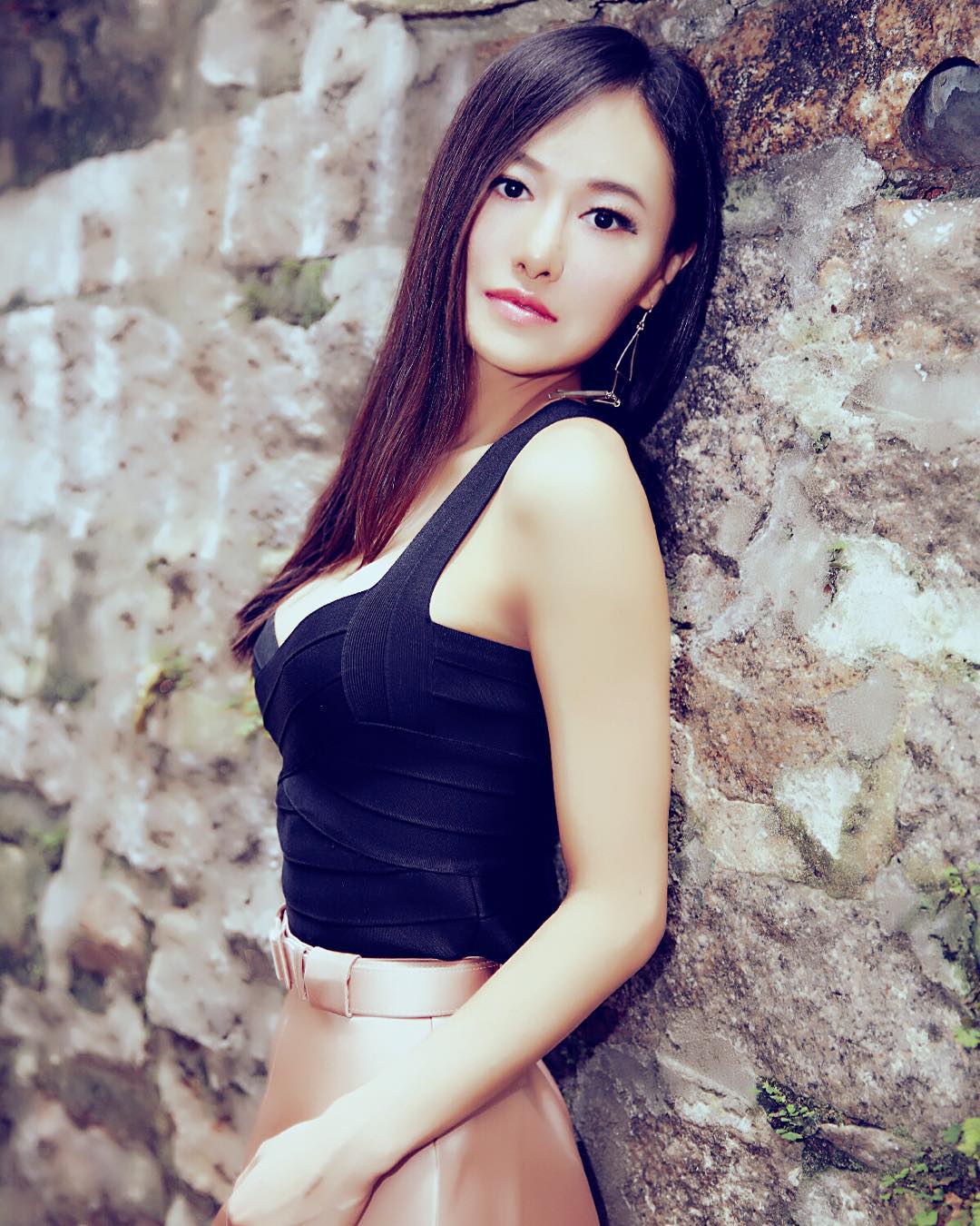 Anna Xiao- 冷艳美模大方展现完美曲线