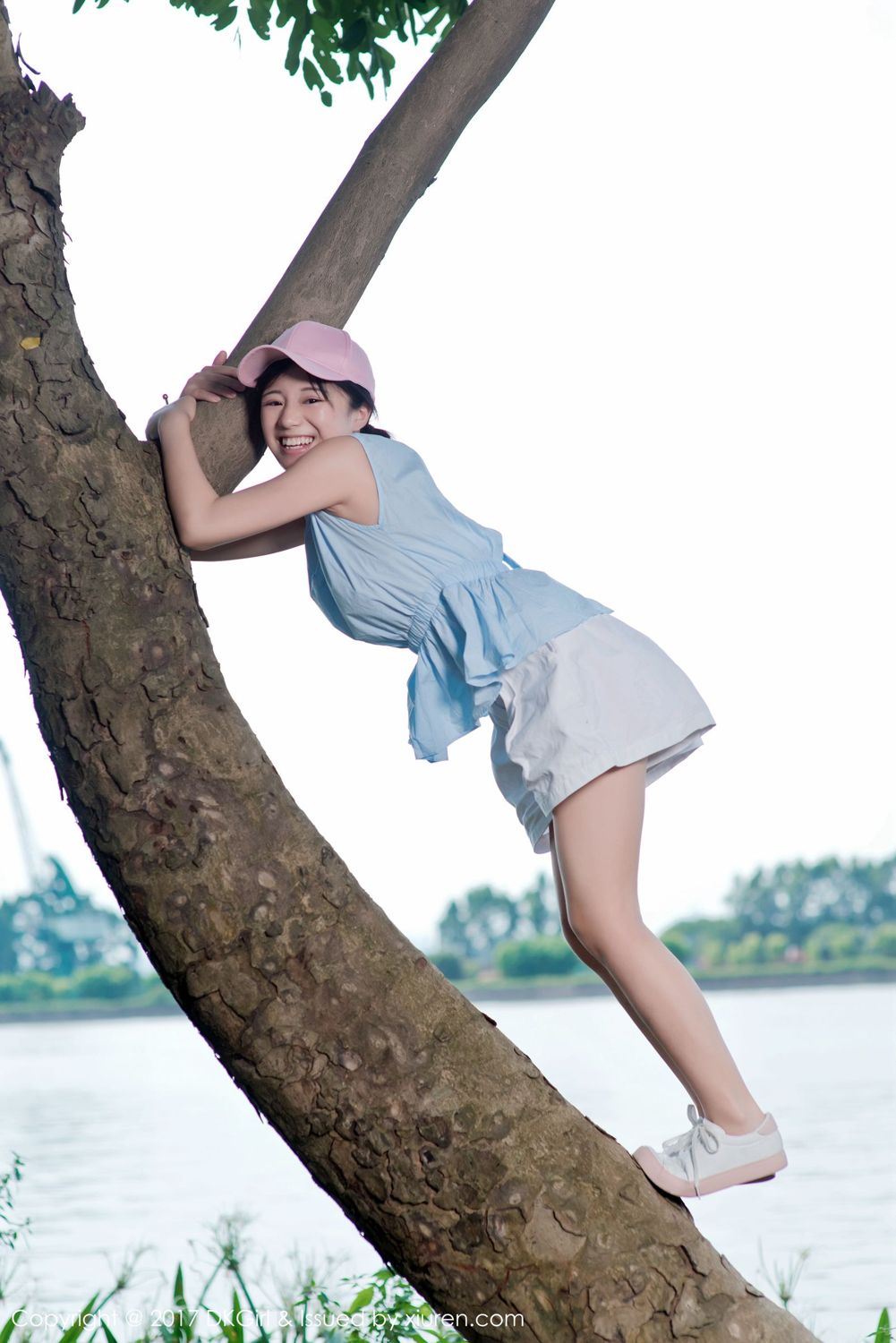 童颜美女仓井优香 户外露出江边场景
