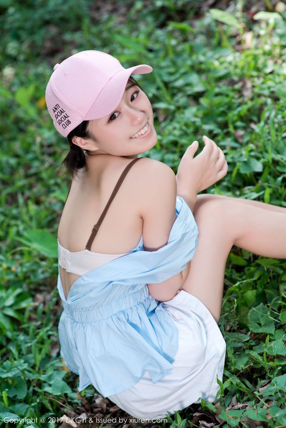 童颜美女仓井优香 户外露出江边场景