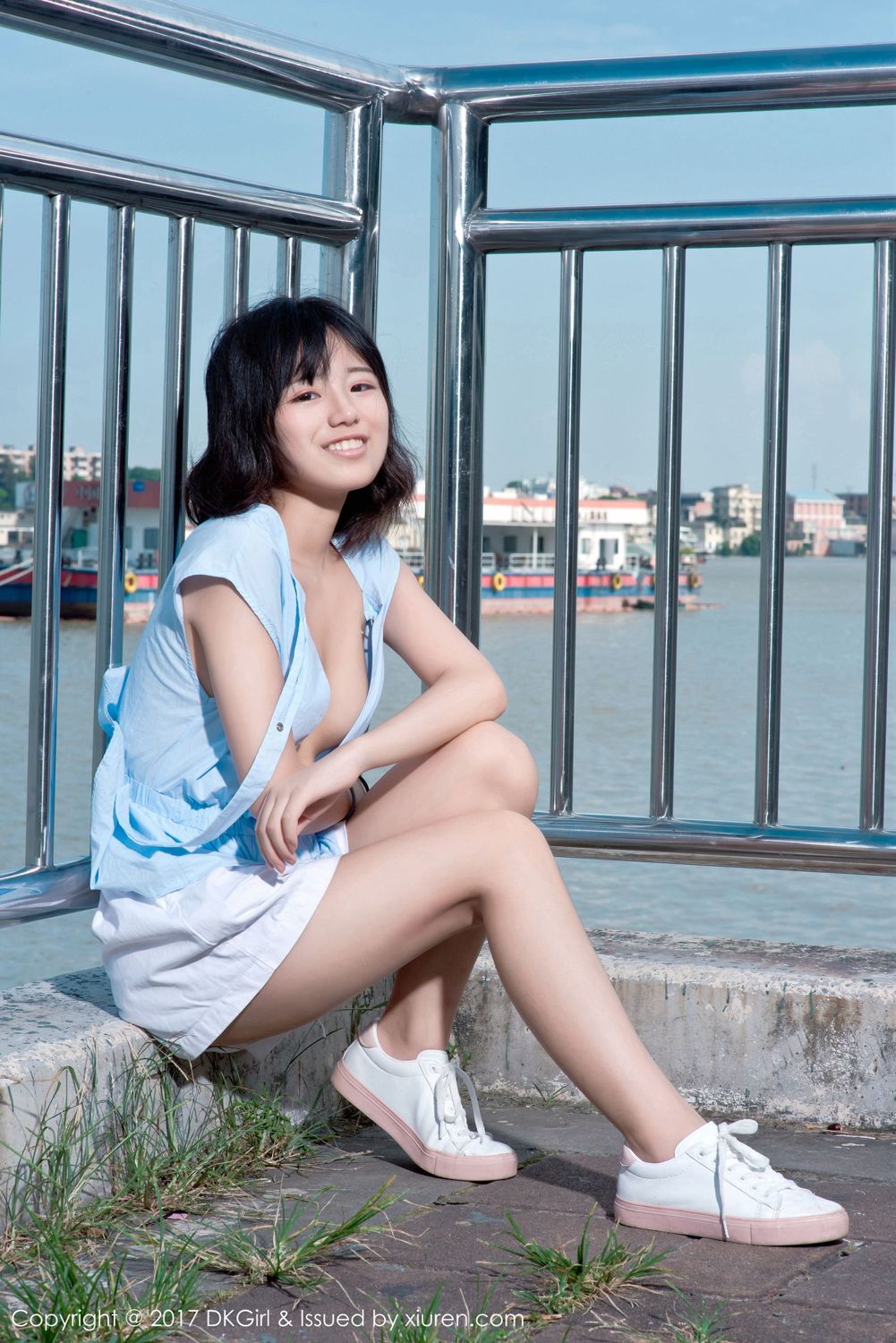 童颜美女仓井优香 户外露出江边场景