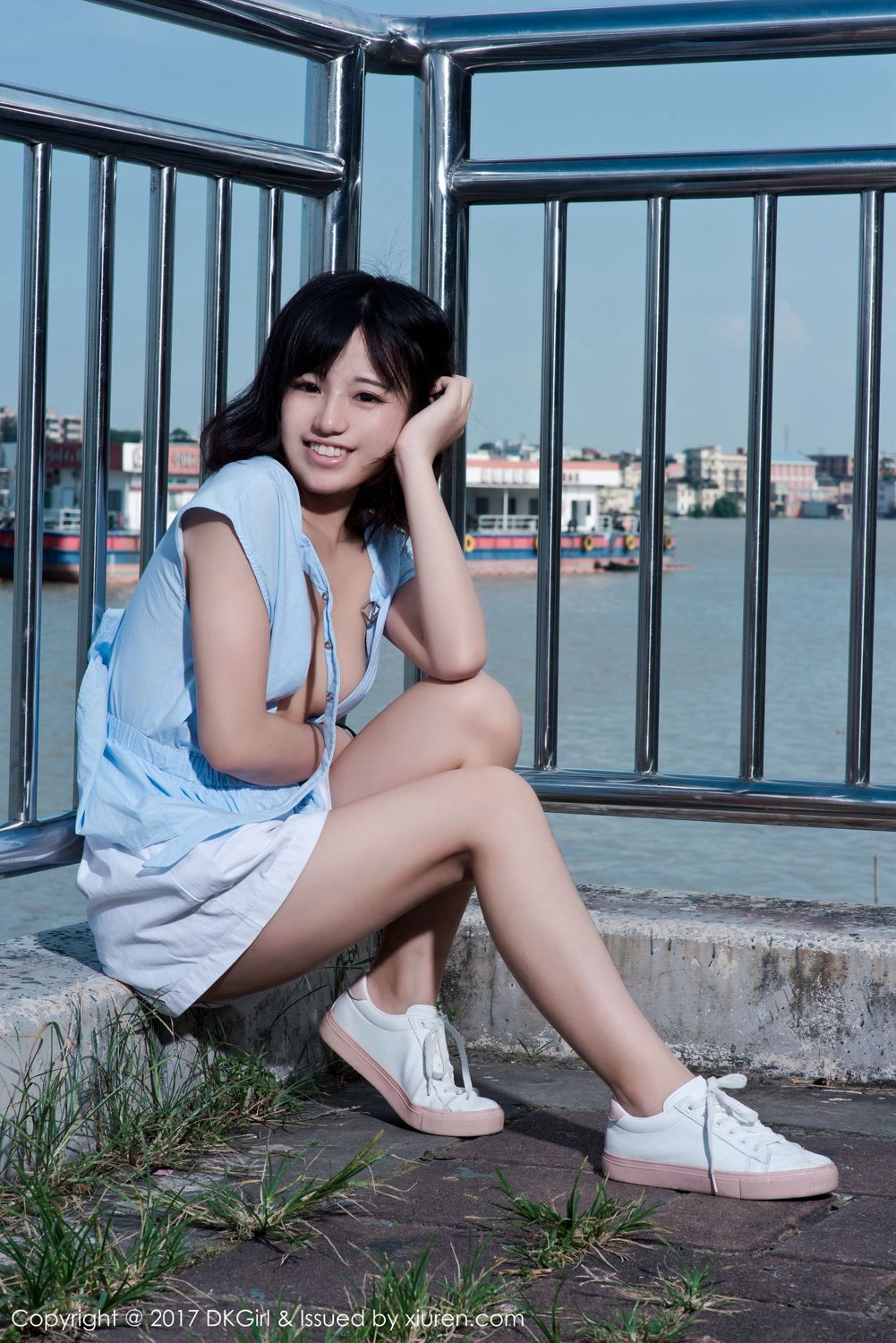 童颜美女仓井优香 户外露出江边场景