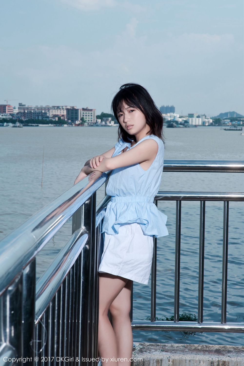 童颜美女仓井优香 户外露出江边场景