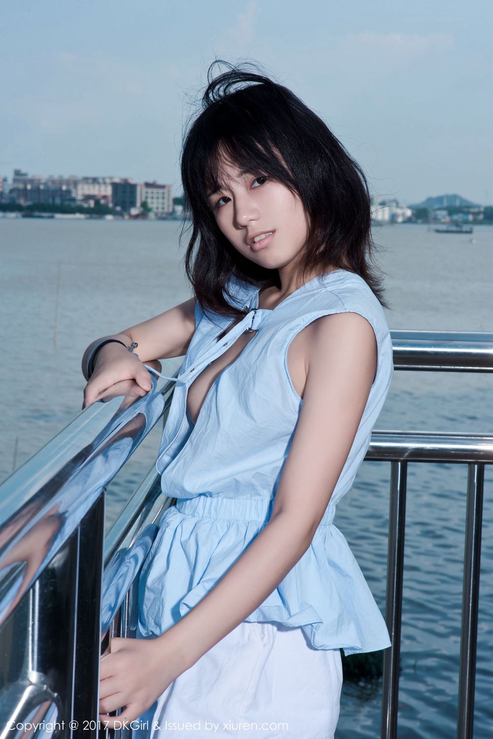 童颜美女仓井优香 户外露出江边场景