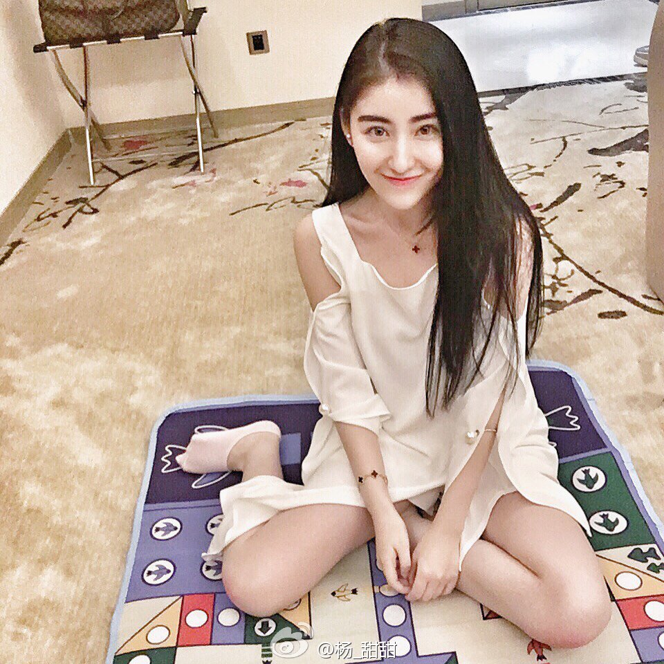 杨甜甜- 气质甜姐儿私房美图
