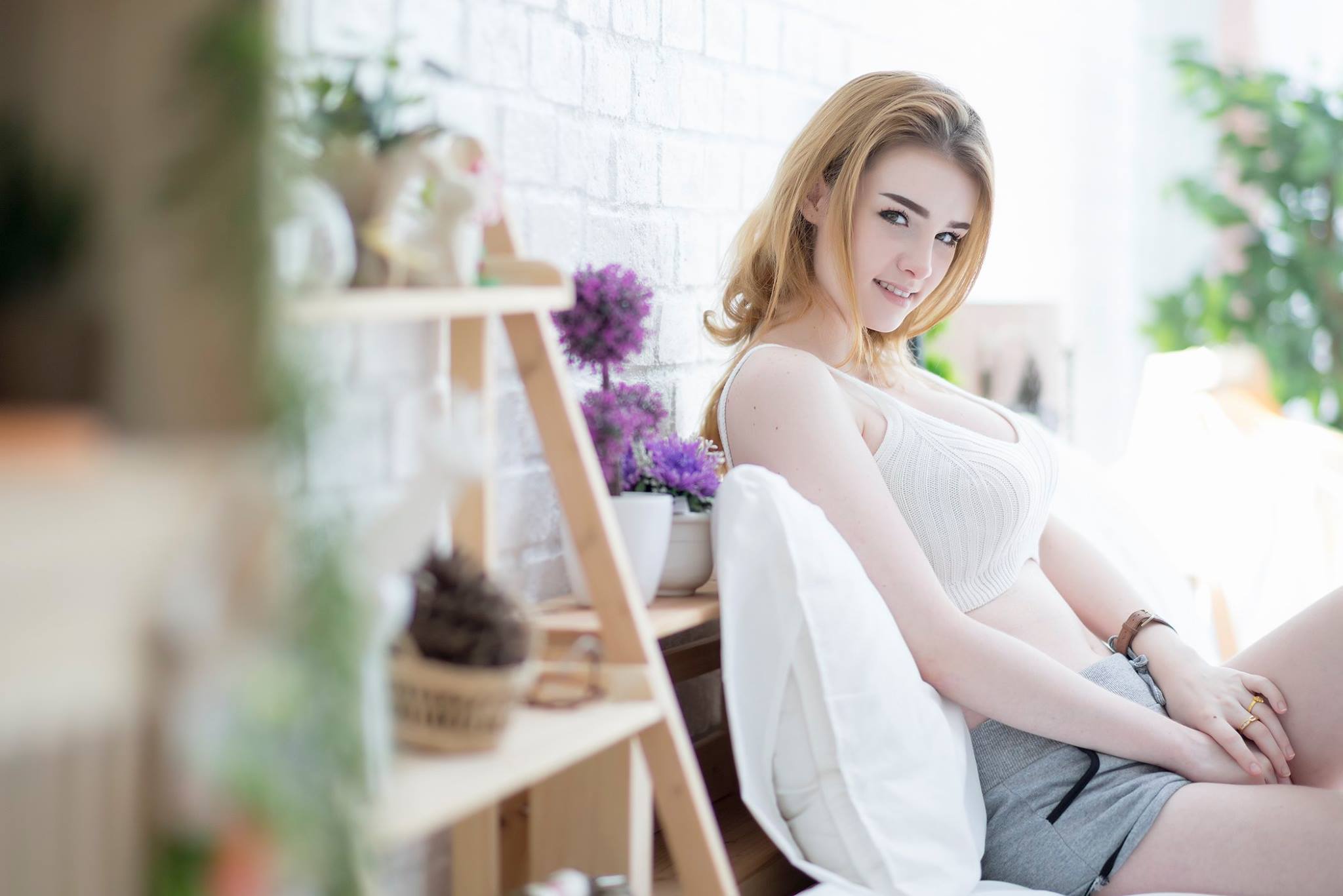 Jessie Vard- 卖身养家的泰国混血模特儿