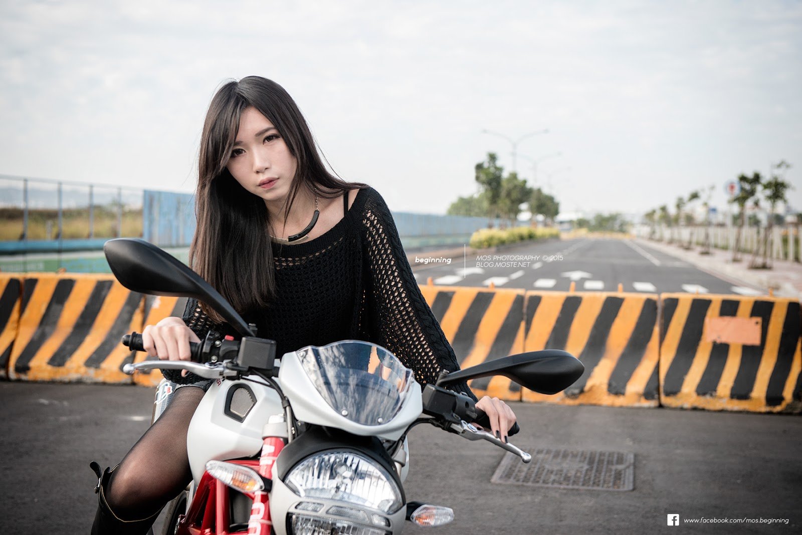 Ti Ti Yang- 重机与美女写真图集
