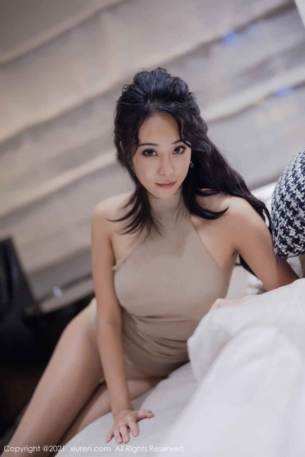 小姐姐蓝夏Akasha 轻透服饰凹凸动人