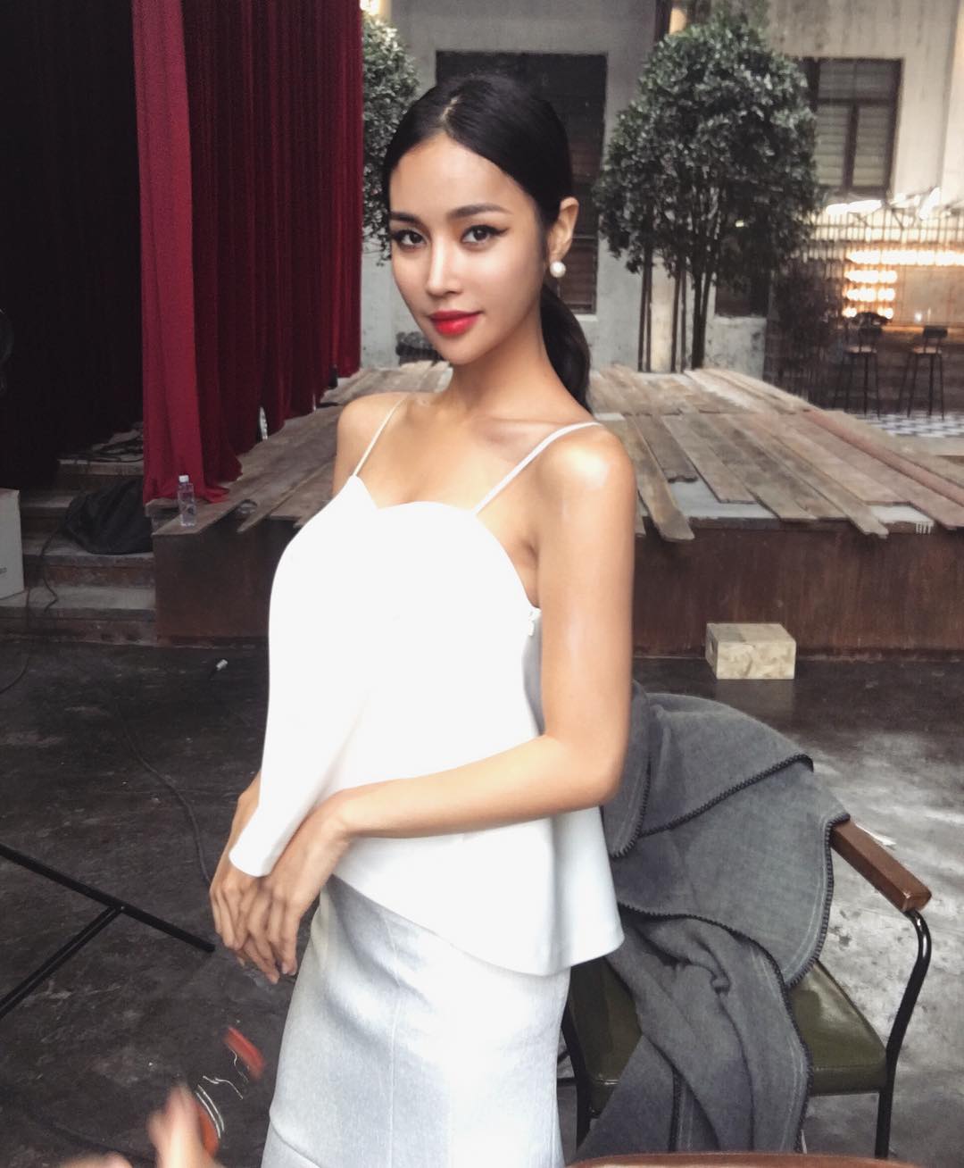 Jess- 超正脸蛋与浑圆美臀