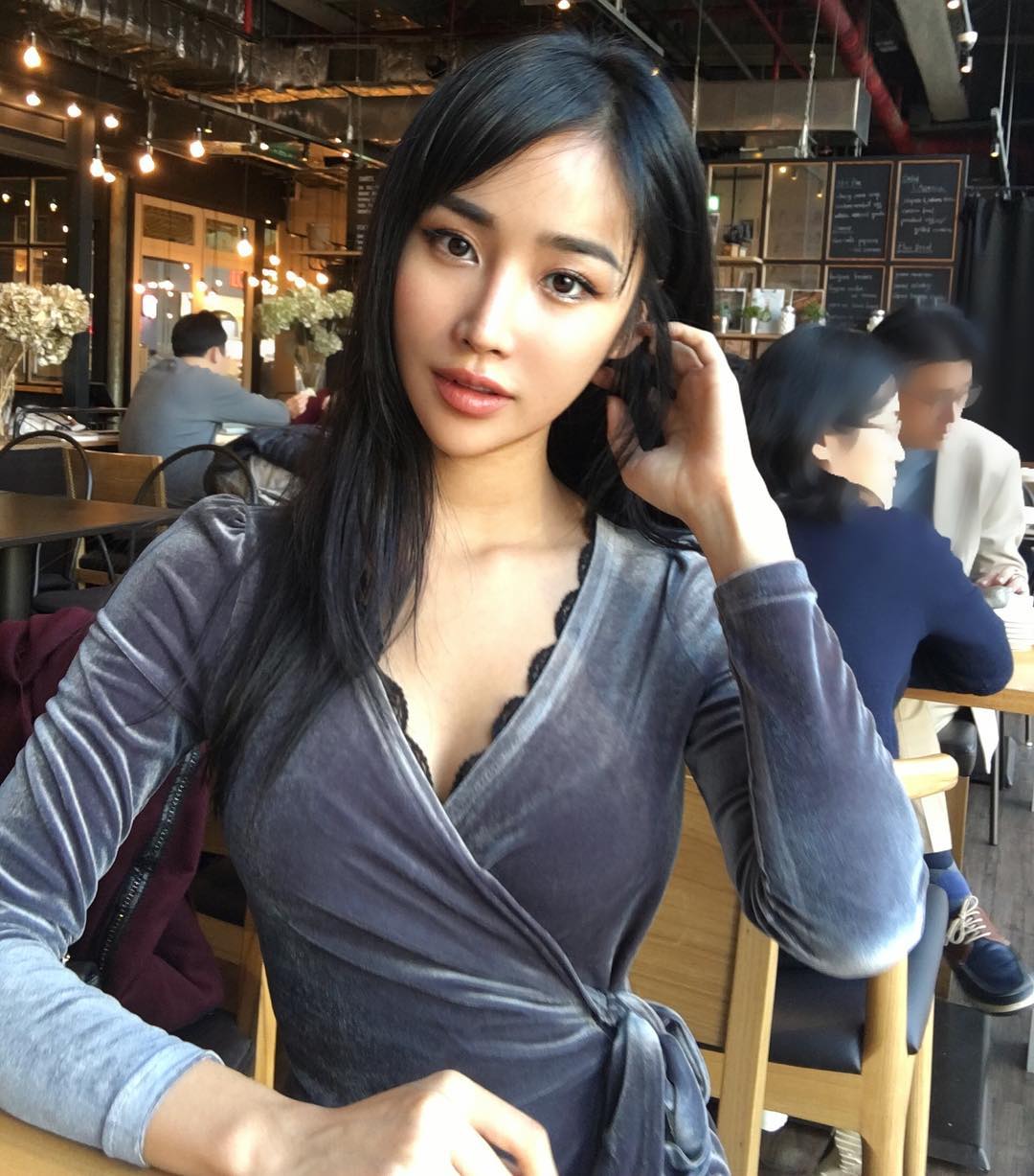 Jess- 超正脸蛋与浑圆美臀