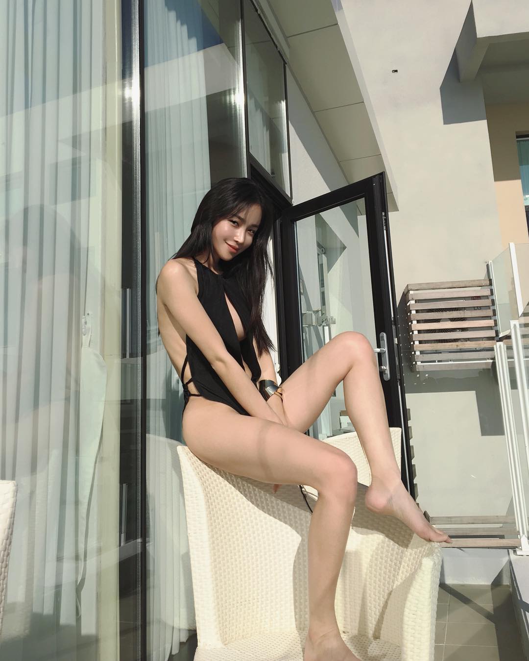 Jess- 超正脸蛋与浑圆美臀