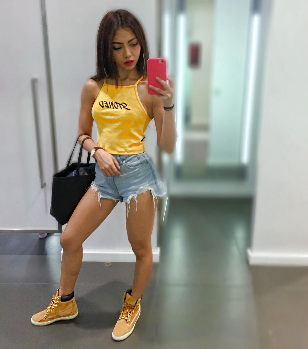 Jazel Lim- 大马翘臀黑美人