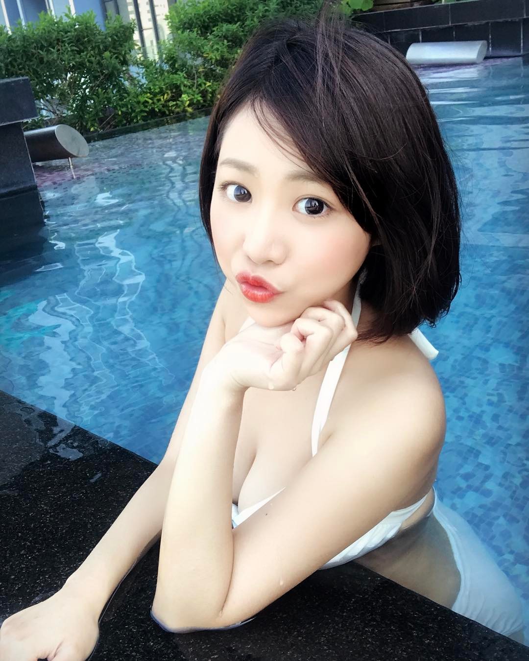 林舒舒- 短发牙套妹子也有好身材