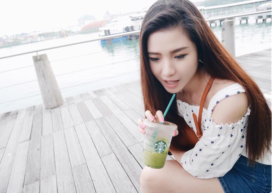 Chia Ying- 长发飘逸空姐私房照