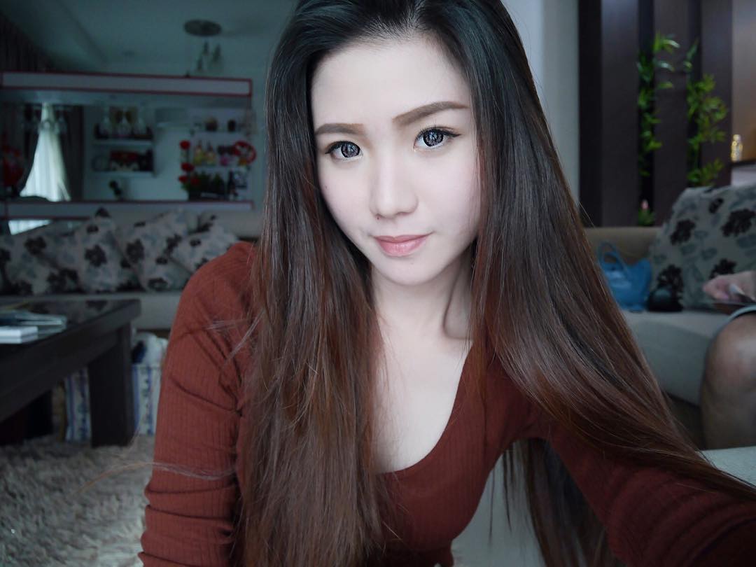Chia Ying- 长发飘逸空姐私房照