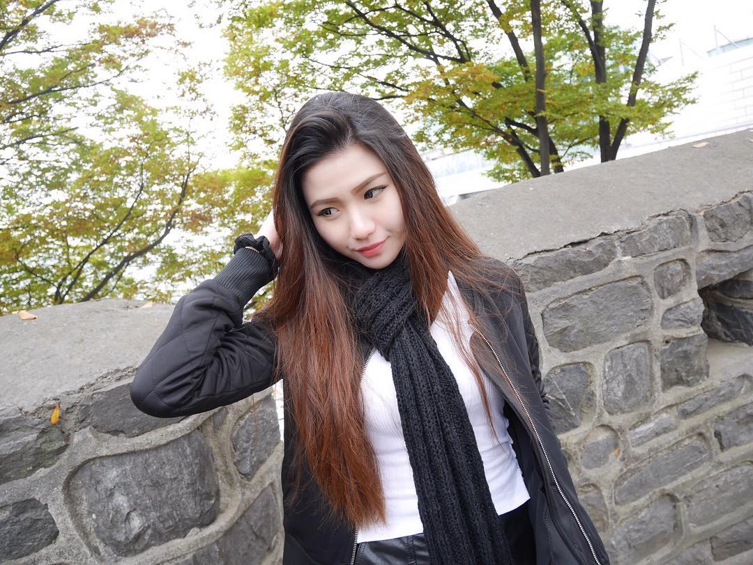 Chia Ying- 长发飘逸空姐私房照