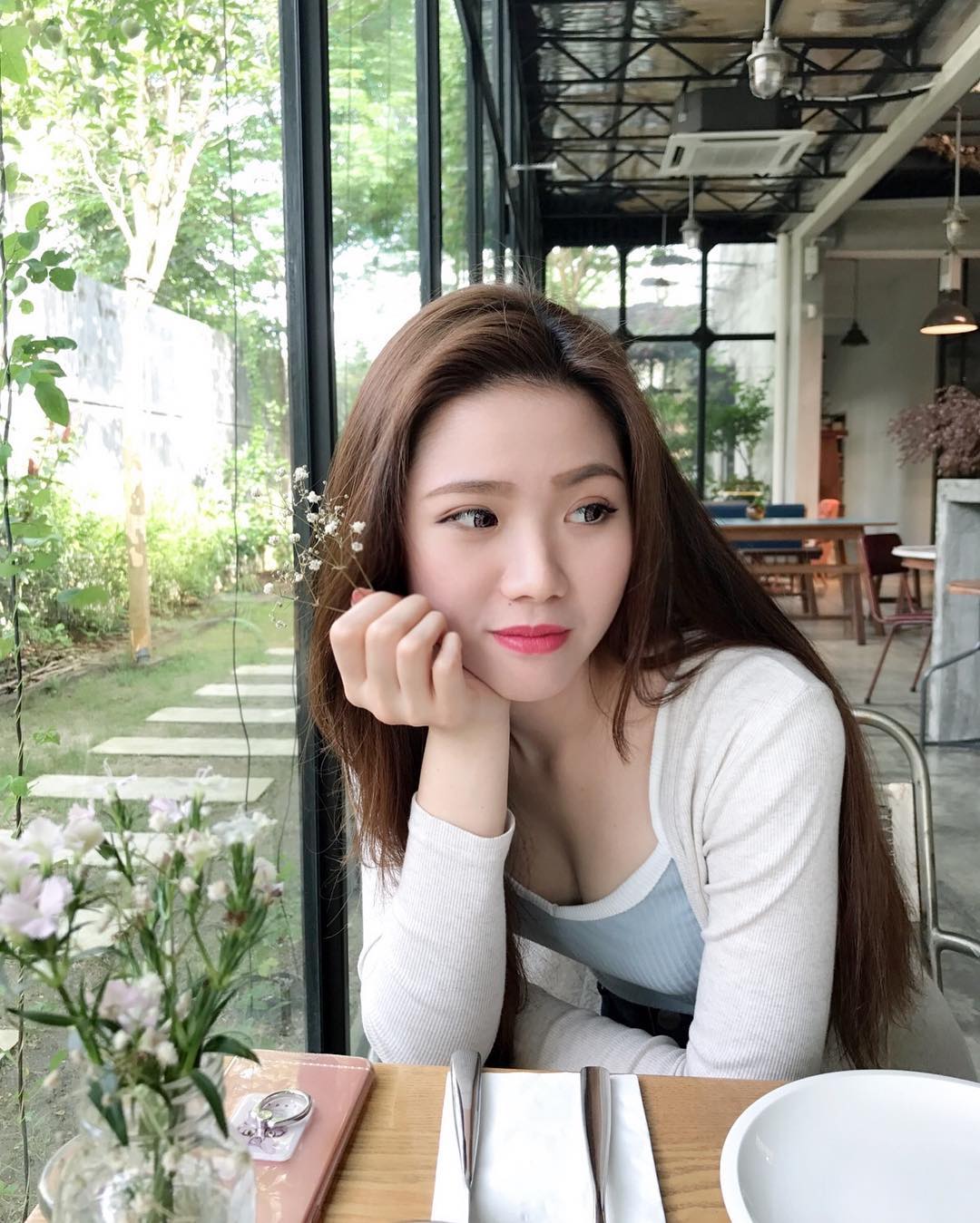 Chia Ying- 长发飘逸空姐私房照