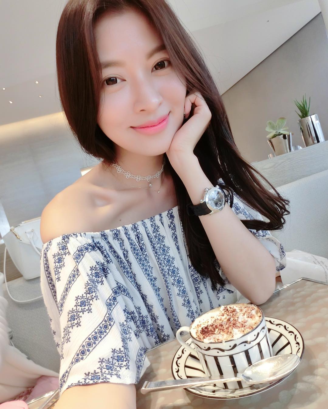 知性气质美女张子蕾 无辜大眼美照迷死人