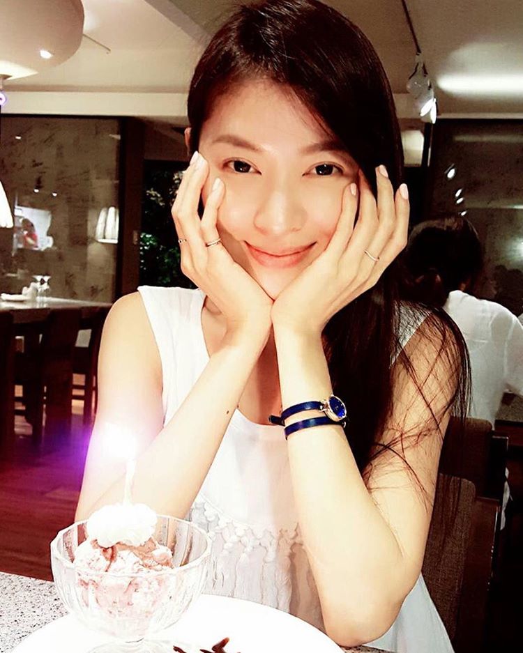 知性气质美女张子蕾 无辜大眼美照迷死人