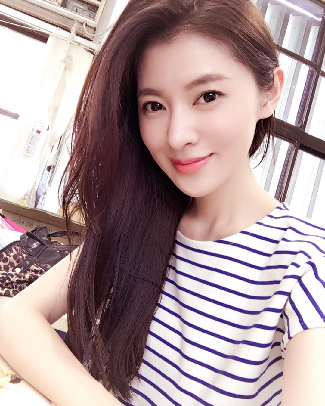知性气质美女张子蕾 无辜大眼美照迷死人