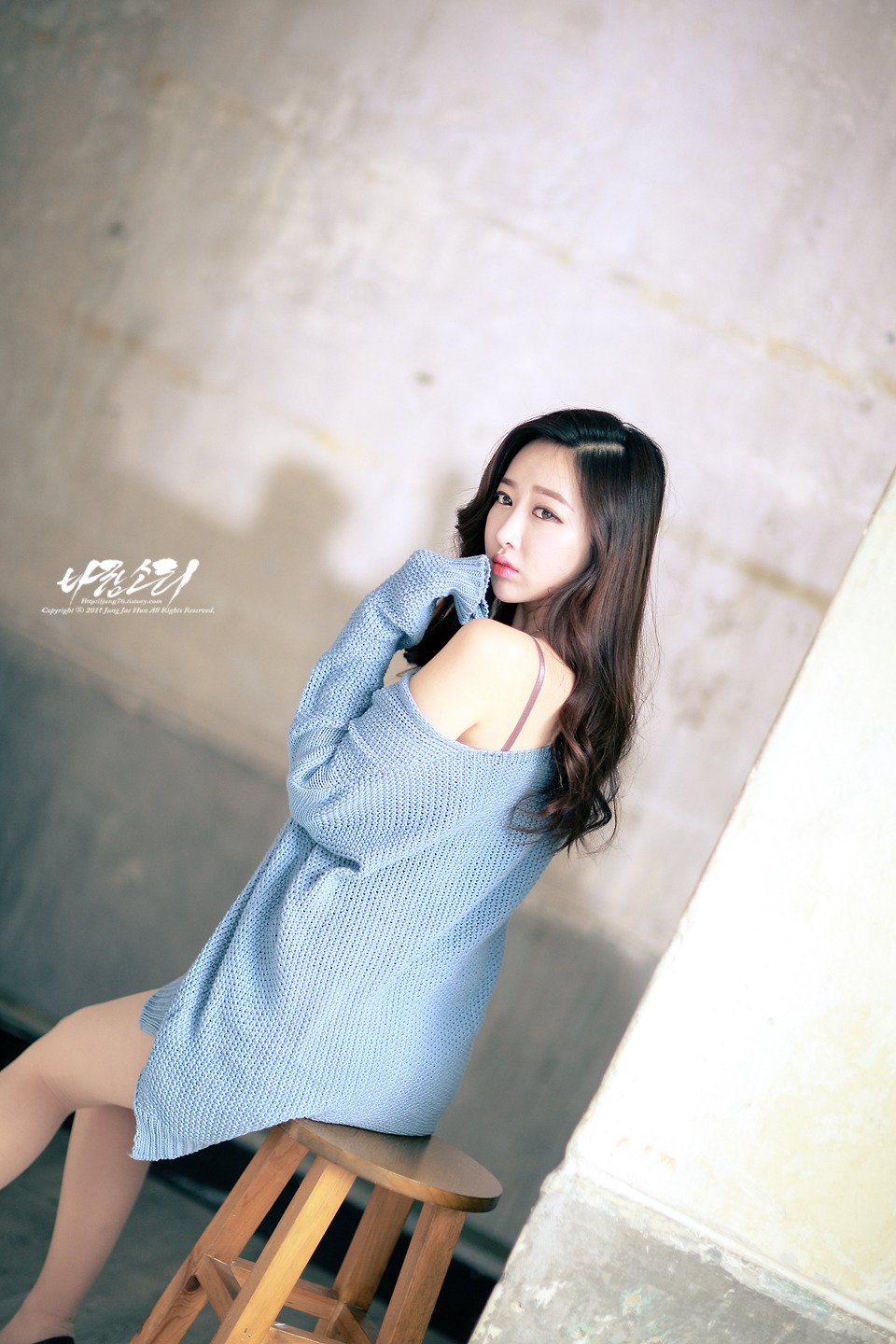 南韩气质车模申海莉 车展瞩目的焦点美人