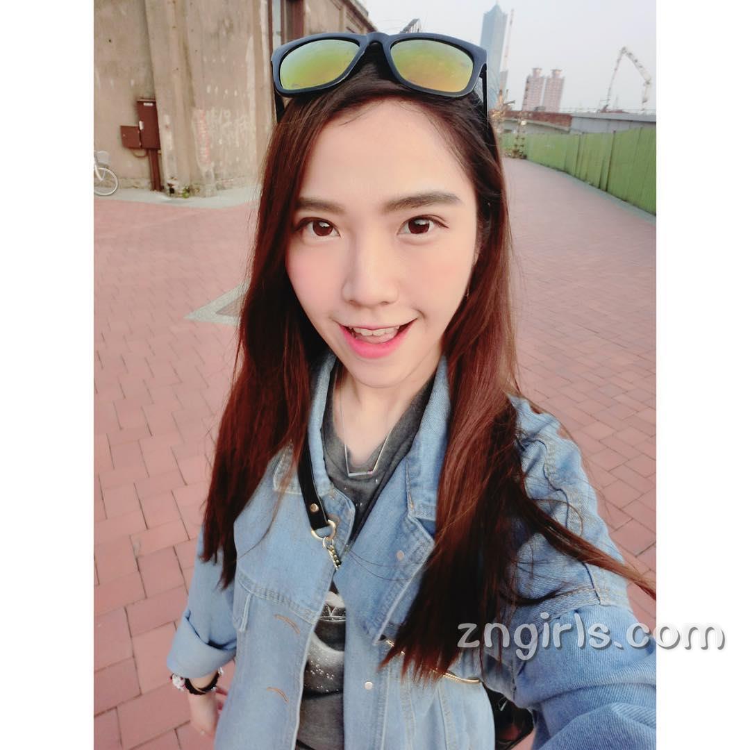 澳门美女歌手禤泳伦 颜值与声音都很棒