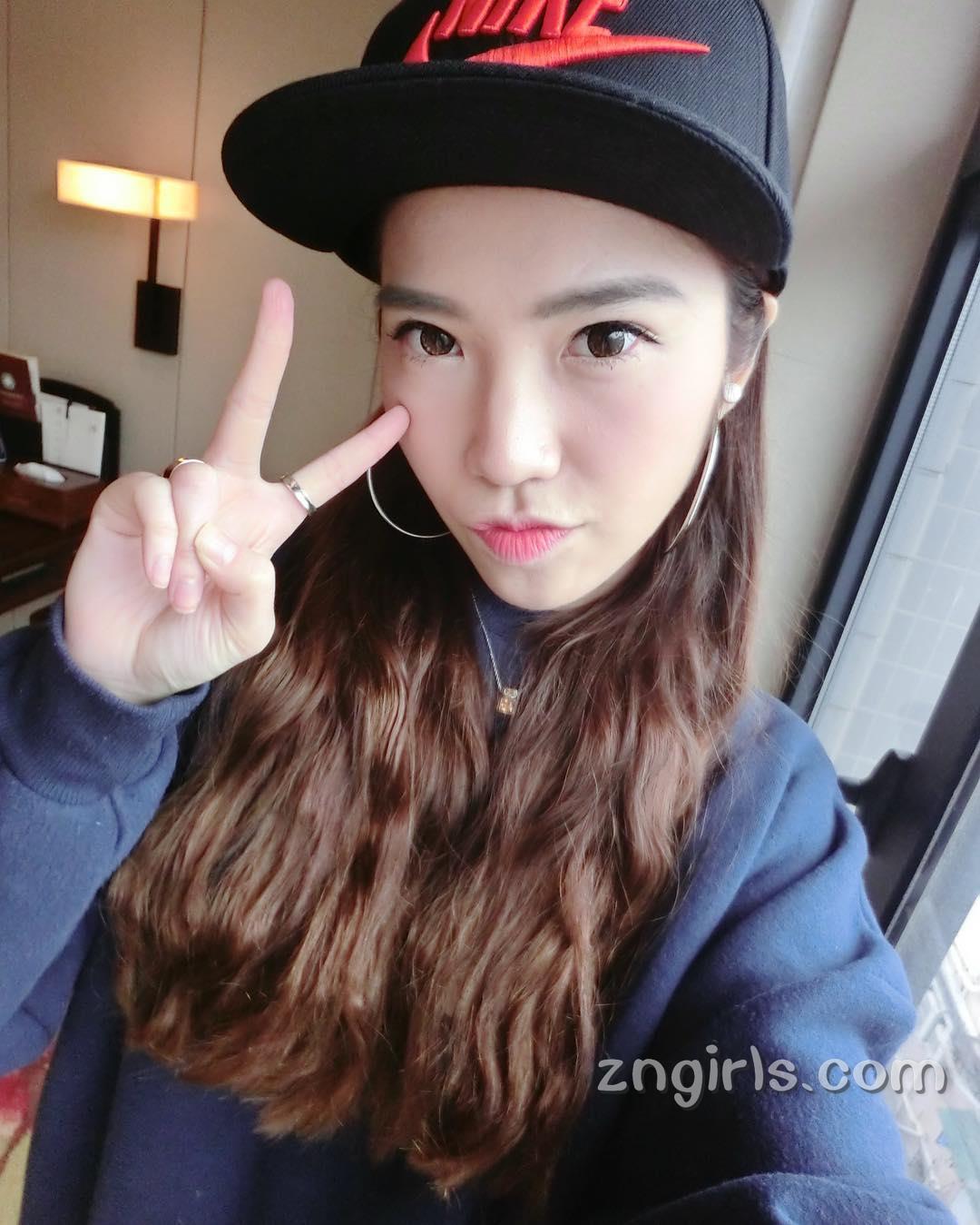 澳门美女歌手禤泳伦 颜值与声音都很棒