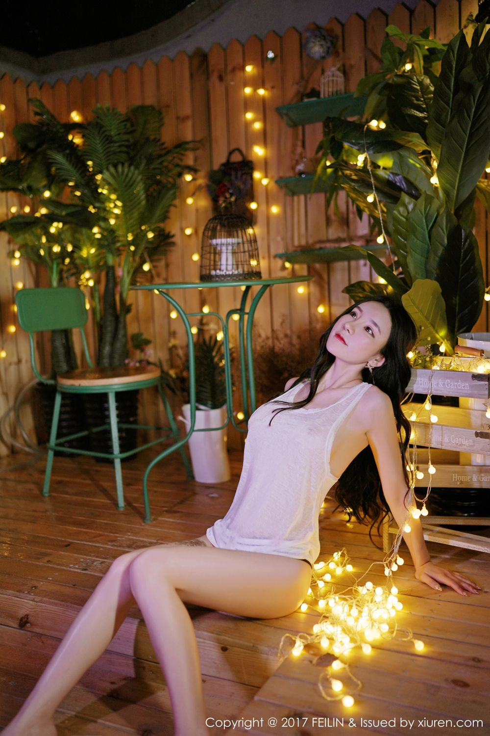 美女主播周于希 黑白照片婀娜多姿