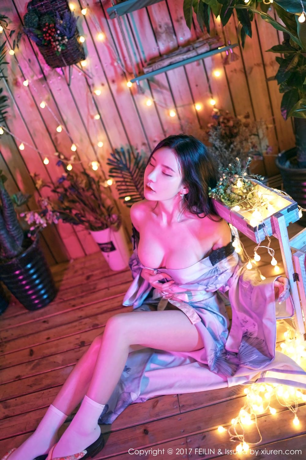 美女主播周于希 半透背心疑似激凸