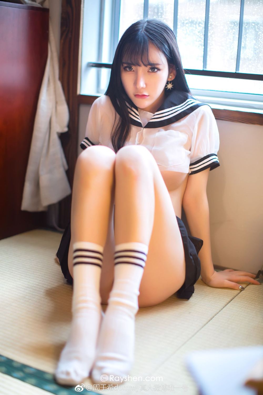 周于希化身不知火舞 孔雀肚兜日系校服