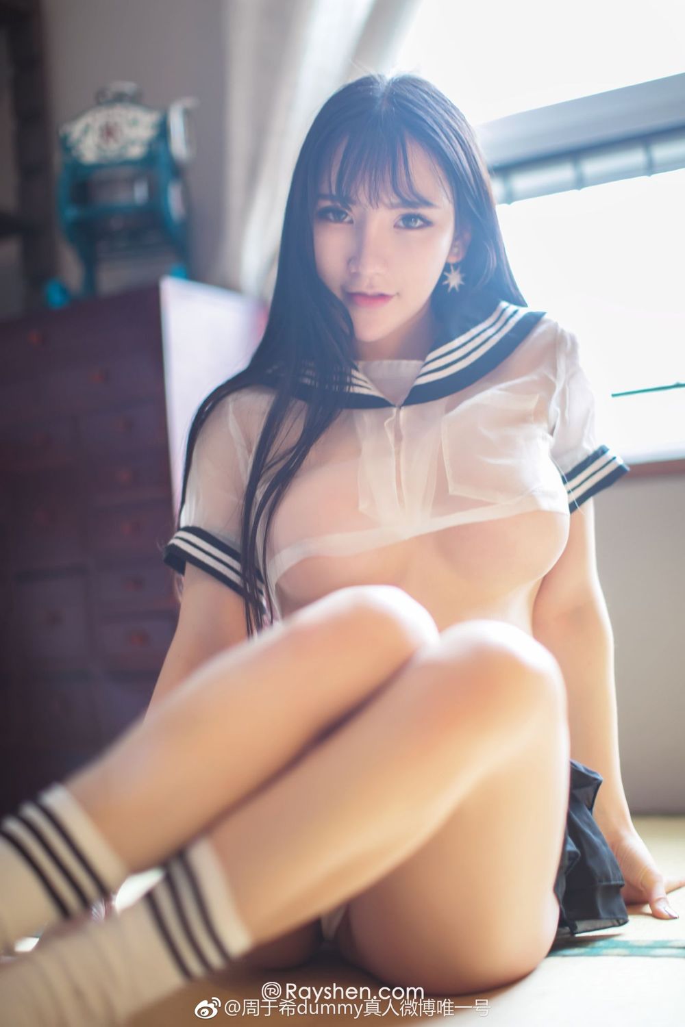 周于希化身不知火舞 孔雀肚兜日系校服