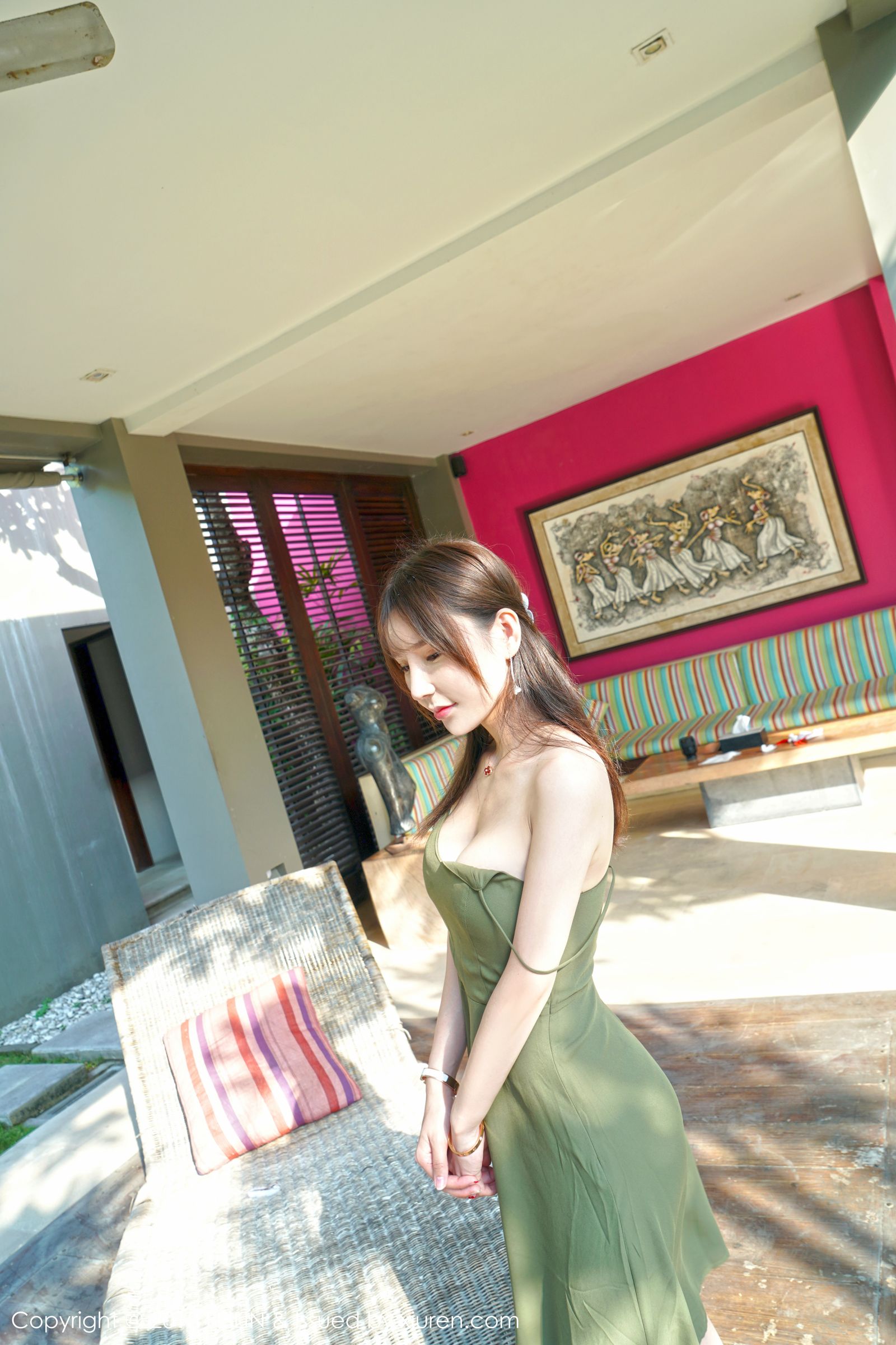 女神主播周于希 清新长裙楚楚动人