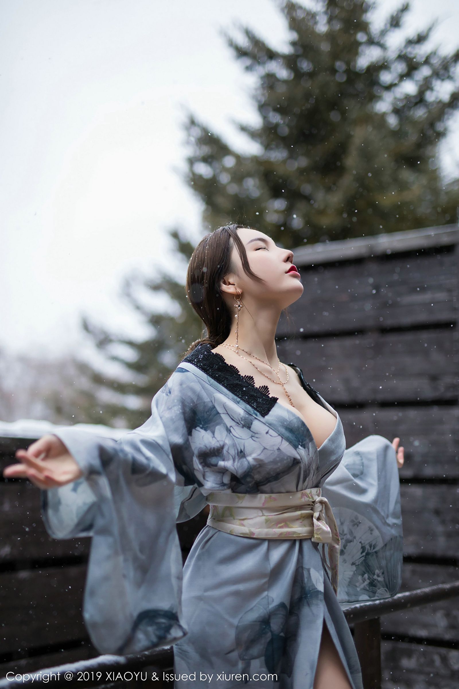 性感女神周于希 雪中佳人娇容绝尘