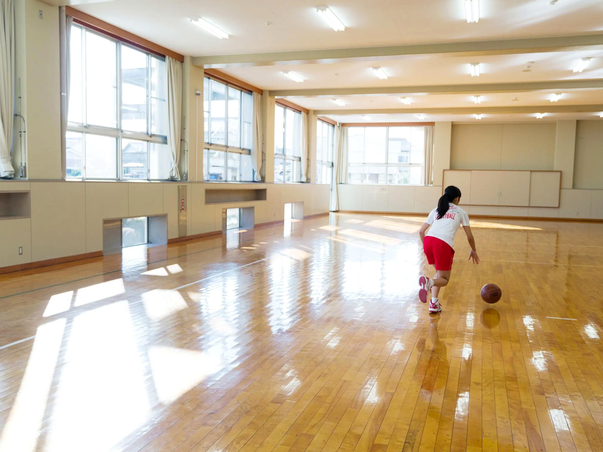 《黒木ひかり - 神的美少女 スピサン グラビアフォトブック》清纯活力运动写真 治愈系甜美画报