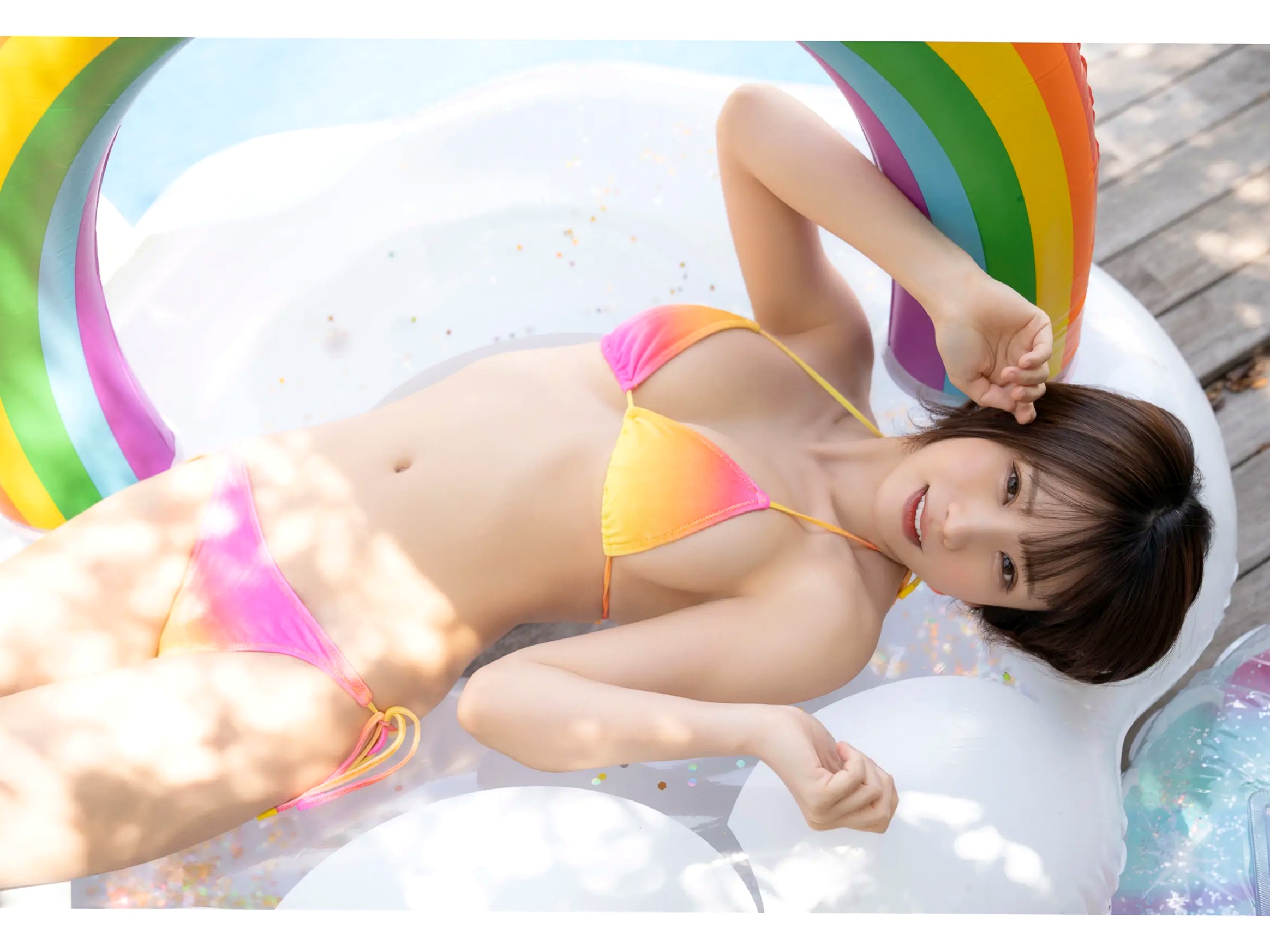 《えなこ - BEST V》日本甜美女神清纯比基尼与家居私房性感写真
