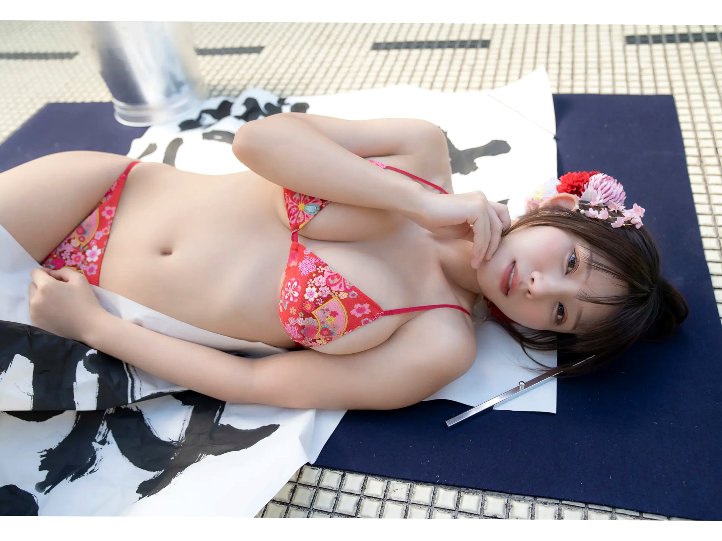 《えなこ - BEST V》日本甜美女神清纯比基尼与家居私房性感写真