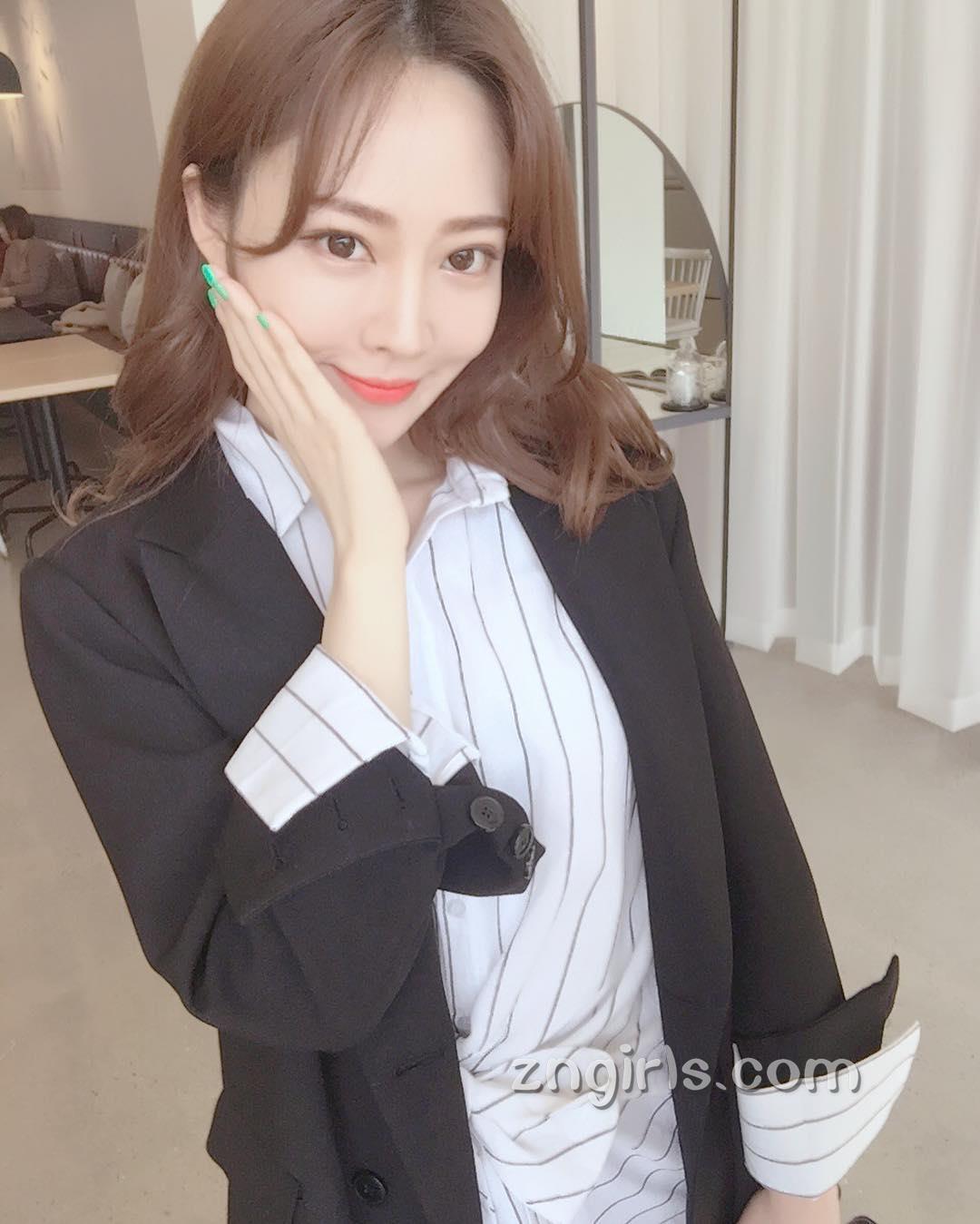 韩国网拍模特珠妍 半身照也掩饰不了的魅力