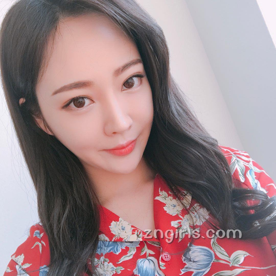 韩国网拍模特珠妍 半身照也掩饰不了的魅力