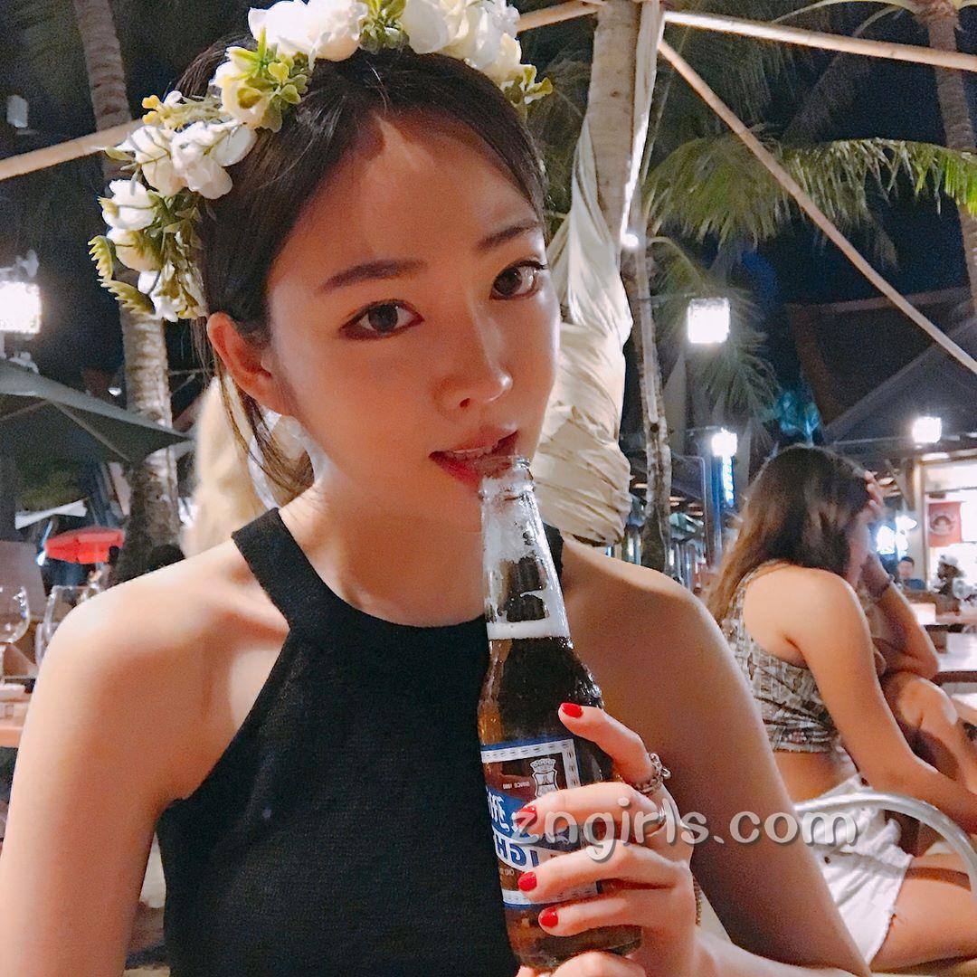 韩国网拍模特珠妍 半身照也掩饰不了的魅力